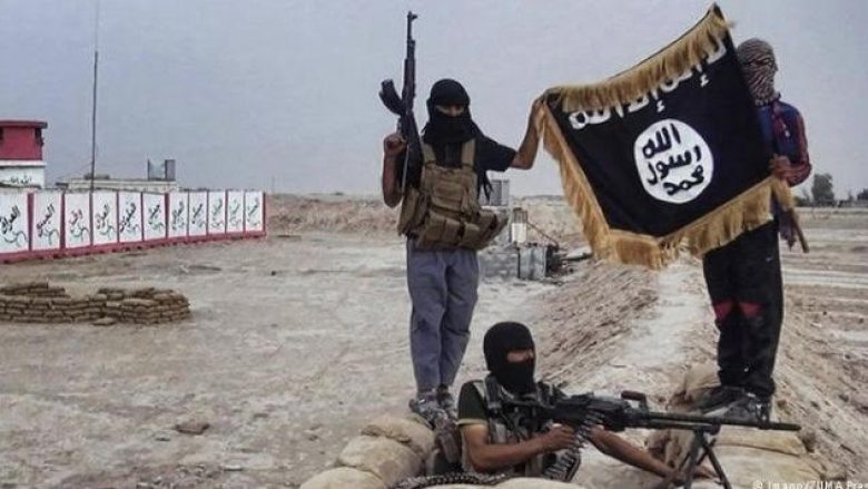 CIA: ISIS po mundohet të shpërndajë militantët për sulme në perëndim