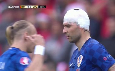 Ylli kroat vazhdon ndeshjen përkundër lëndimit të rëndë në kokë (Foto/Video)