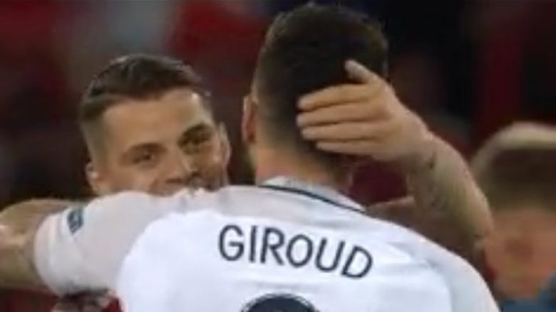 Ja si reagoi Giroud kur Xhaka e përshëndeti (Video)