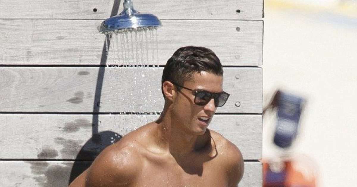 What does Ronaldo do in the shower? An interesting detail discovered by ...