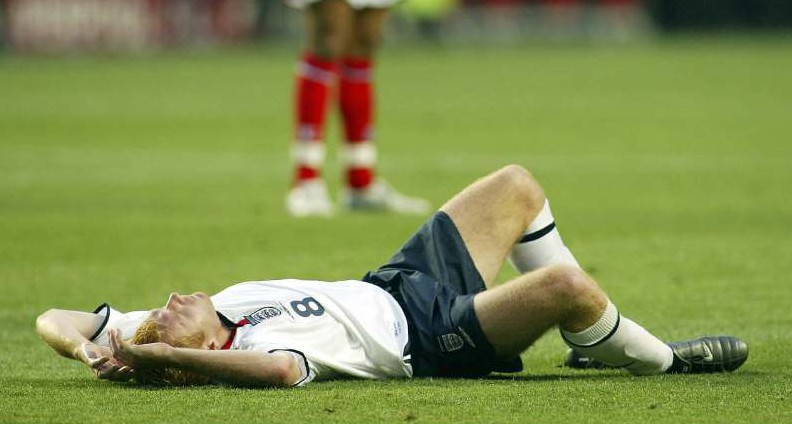 Football - England v France UEFA EURO 2004 Group B - Luz Stadium, Lisbon - 13/6/04 Paul Scholes of England during their defeat Mandatory Credit: Action Images / Andrew Couldridge Livepic