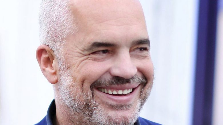 Edi Rama uron myslimanët në mënyrë të veçantë (Foto)