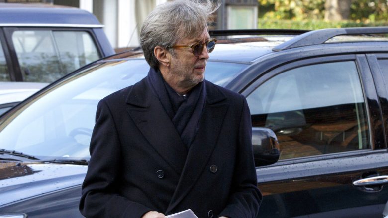 Përkundër sëmundjes, Eric Clapton nuk heq dorë nga kitara