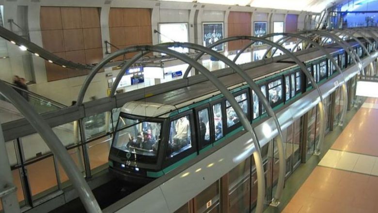 Punëtorët e metrosë së Parisit në grevë