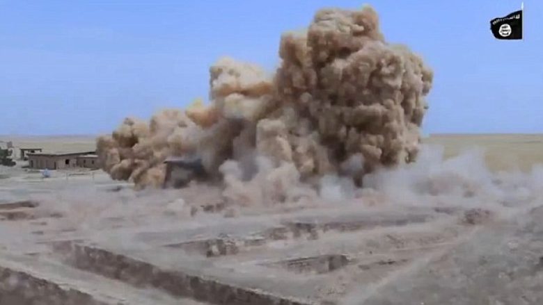 ISIS kërcënon me shkatërrimin e piramidave të Egjiptit (Video)