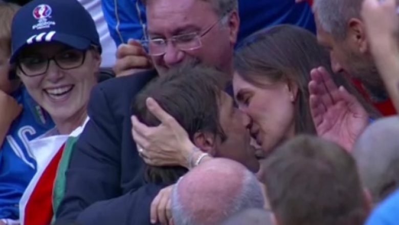 Bashkëshortja i dhuron puthje të zjarrtë Contes (Foto)
