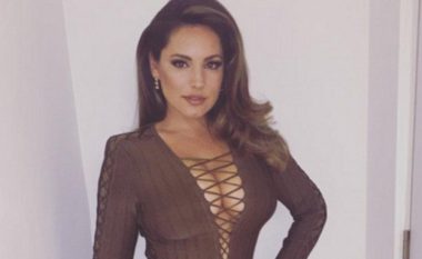 Kelly Brook tregohet magjepsëse (Foto)