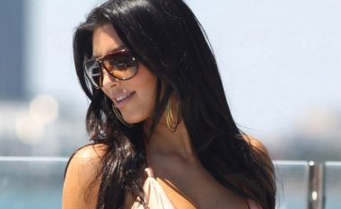 Kim Kardashian dhe ndryshimet në trupin e saj ndër vite (Foto)