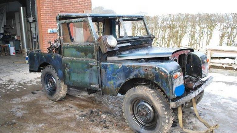 Ky Land Rover i mbuluar nga ndryshku, është vënë në shitje për 260.000 euro (Foto)