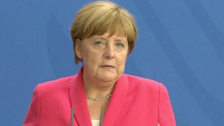 Merkel kërkon nga Britania të qëndrojë në BE