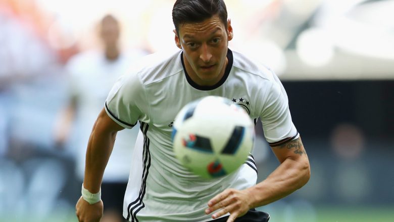 Ozil flet para ndeshjes ndaj Italisë