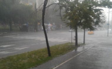 Parashikimet e motit janë zhgënjyese, Maqedoninë e presin disa ditë me të rreshura shiu