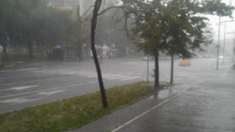 Parashikimet e motit  janë zhgënjyese, Maqedoninë e presin disa ditë me të rreshura shiu