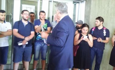 Kandidati për rektor në UKM sulmon studentët (Foto)