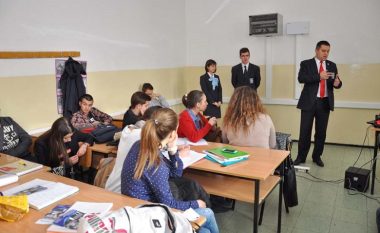 Shkollat e Prishtinës ”plaçkitin” nxënësit (Video)