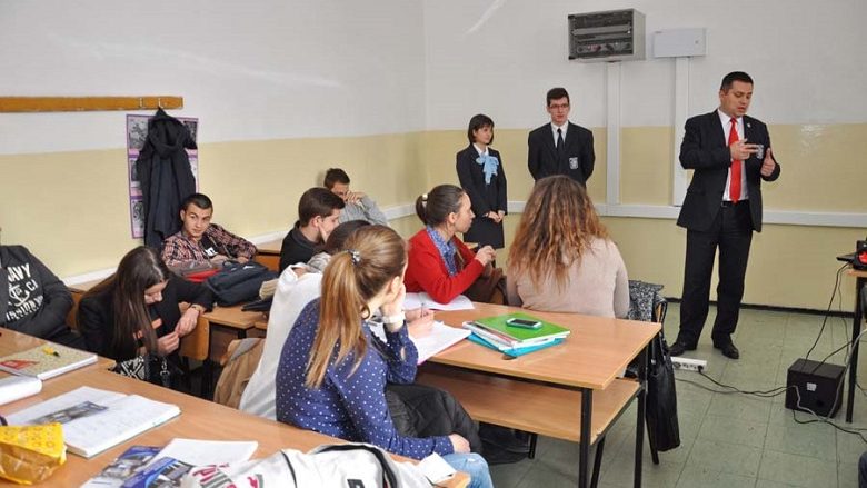 Shkollat e Prishtinës ”plaçkitin” nxënësit (Video)