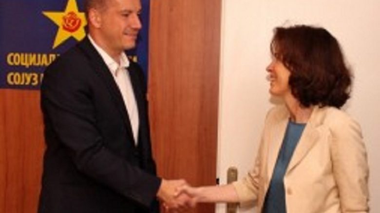 Mançevski takon ambasadoren Oer: Zgjedhjet e lira kusht për zgjidhjen e krizës