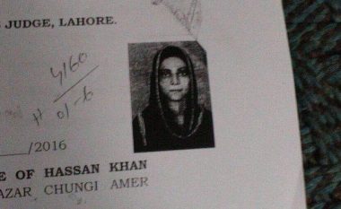 Arrestohet gruaja nga Pakistani që dogji vajzën e saj