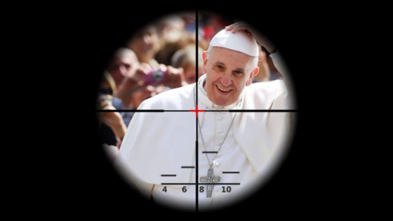 Papa Françesku në qendër të sulmeve terroriste?