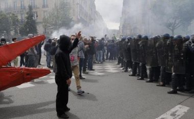 Franca ndryshon qëndrim, lejon marshin e protestuesve në Paris