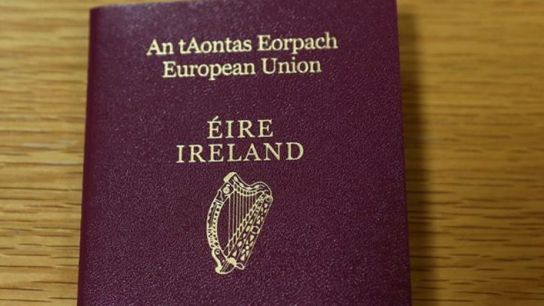 Britanikët tani po kërkojnë pasaporta irlandeze