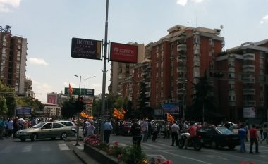 ‘Revolucioni Laraman’ e bllokoi Shkupin (Foto)