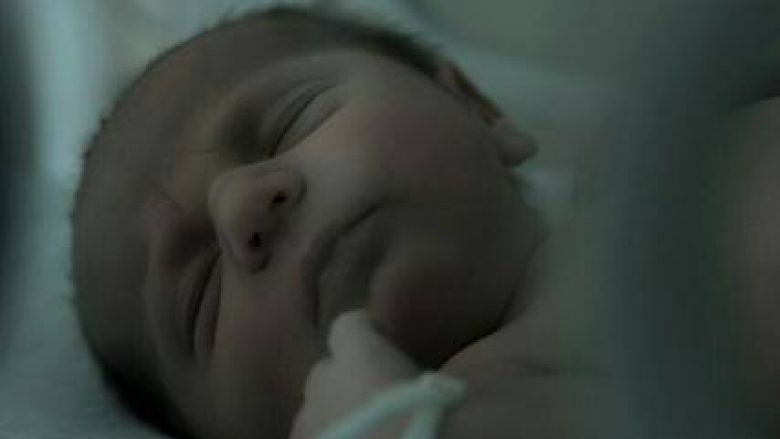 Maqedoni, refuzohet iniciativa qytetare për zgjatjen e pushimit të lindjes (Video)