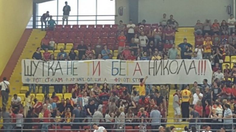 Ja porosia e ”Revolucionit Laraman” për Gruevskin (Video)
