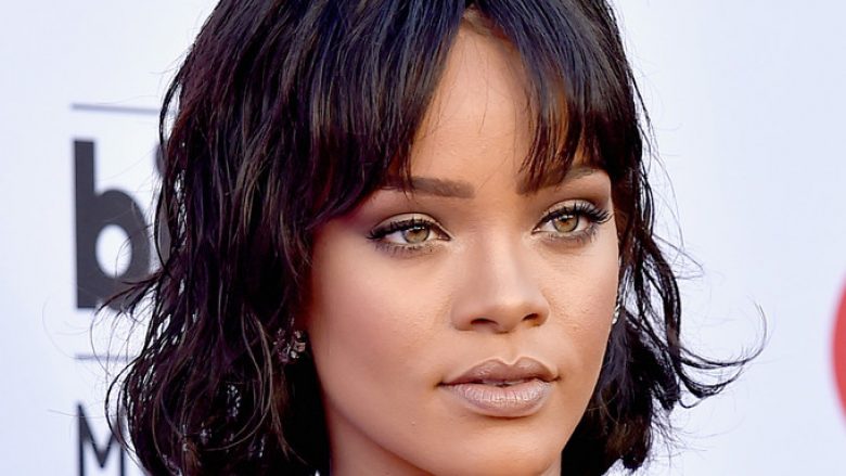 Në fotografi: Veshja dhe stili i veçantë i Rihannas