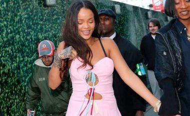 Shpëton Rihanna, rrezikon t’i zbulohet gjoksi (Foto)