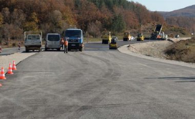 Sugareski: Rikonstruimi i rrugës Gostivar-Kërçovë do të përfundojë në fund të gushtit