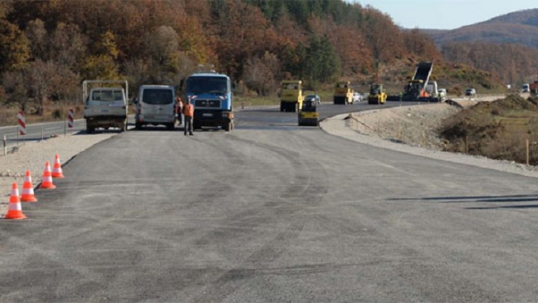 Sugareski: Rikonstruimi i rrugës Gostivar-Kërçovë do të përfundojë në fund të gushtit