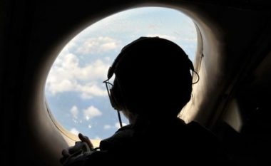 Avioni i “EgyptAir”, diktohet sinjal nënujor i kutive të zeza?