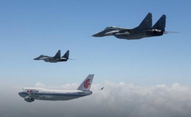 Serbët e presin presidentin kinez me aeroplanë përcjellës