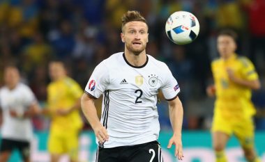 Juve rivalizohet nga dy klube të mëdha për Mustafin