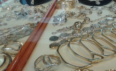 Policia identifikon një person, shiti stoli ari të falsifikuar në Prishtinë