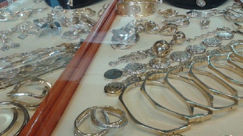 Policia identifikon një person, shiti stoli ari të falsifikuar në Prishtinë