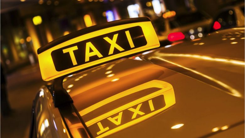 Taksisti mundohet të manipulojë shtetasin amerikan në Shkup
