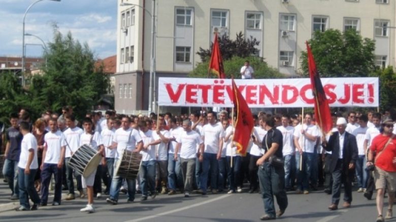 Vetëvendosje paralajmëron protesta në Prishtinë (Video)