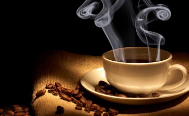 Studimi i fundit: Kafeja shumë e nxehtë mund të jetë kancerogjene