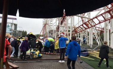 Dhjetë të lënduar pa rrëzimit të një ruli në një park lojërash në Skoci (Foto/Video)
