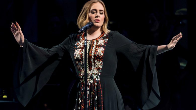 Adele e Coldplay bëjnë që të thyhet rekordi i shikueshmërisë së Glastonbury