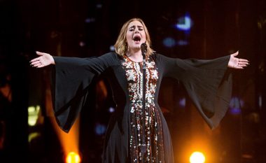 Adele shan 33 herë në festivalin prestigjioz britanik (Video)