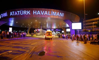 Ja si ndodhi shpërthimi në aeroportin Ataturk (Foto/Video)