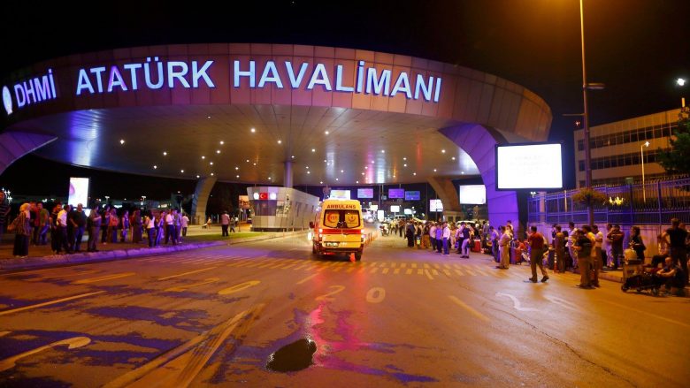 Ja si ndodhi shpërthimi në aeroportin Ataturk (Foto/Video)
