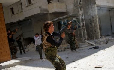 Rebelët sirianë me përkrahjen e SHBA-ve e çlirojnë një aeroport nga IS