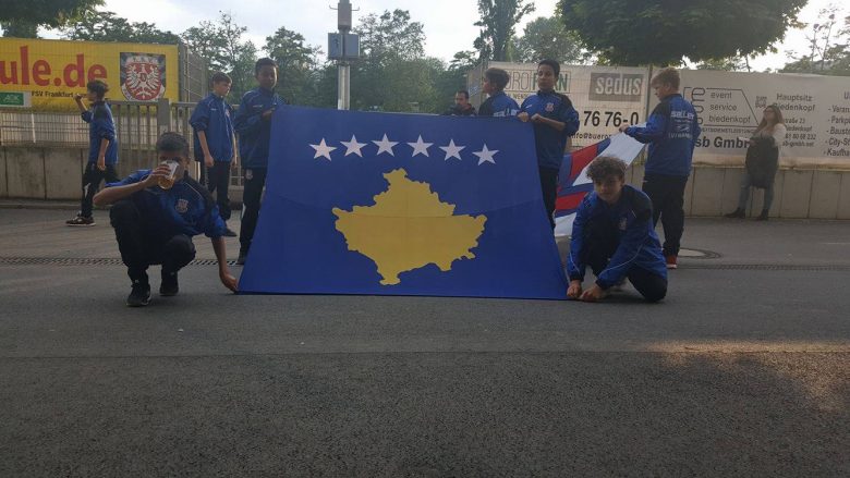 Ja kush do ta mbajë flamurin e Kosovës (Foto)