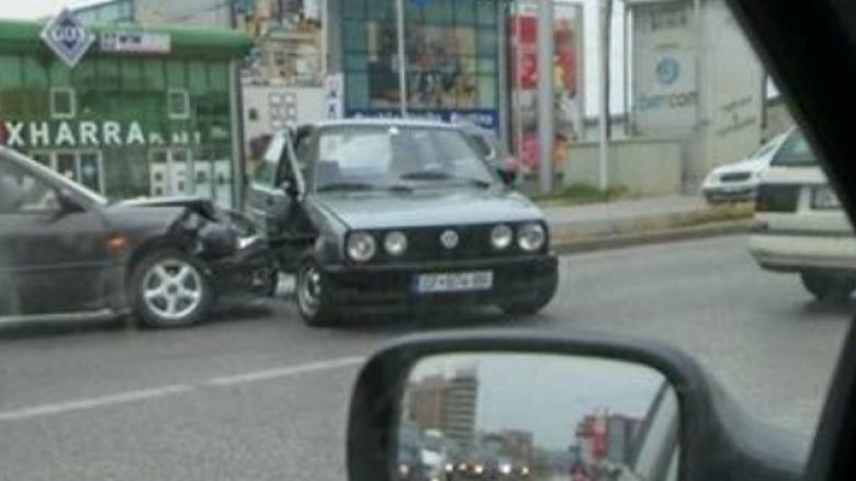 Aksident në Fushë-Kosovë, lëndohen dy fëmijë (Foto)