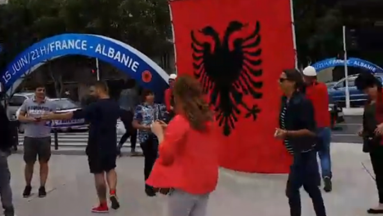 Marseille vishet Kuq e Zi para ndeshjes, kjo është amtosfera në mëngjes (Video)
