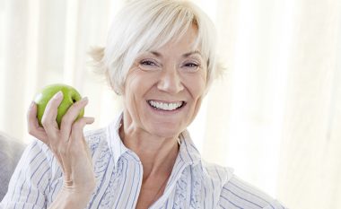 Ushqimet që ndihmojnë gratë në procesin e plakjes